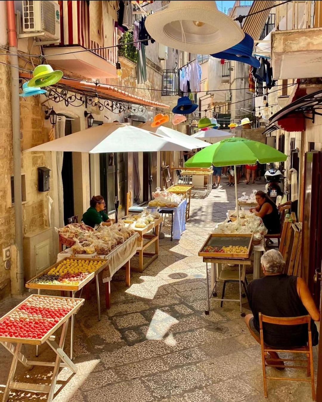 Le Tre Meraviglie Bari Exteriör bild